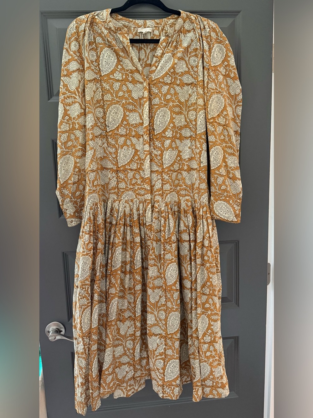 Anna Cate Drop Waist Block Print Long-Sleeve Midi Dress, has pockets.